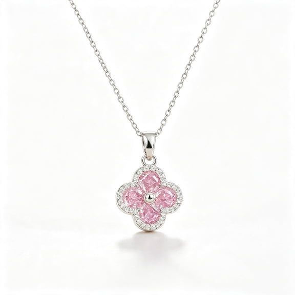 Four leaf clover women's necklace, exquisite chain necklace, fashionable daily wear