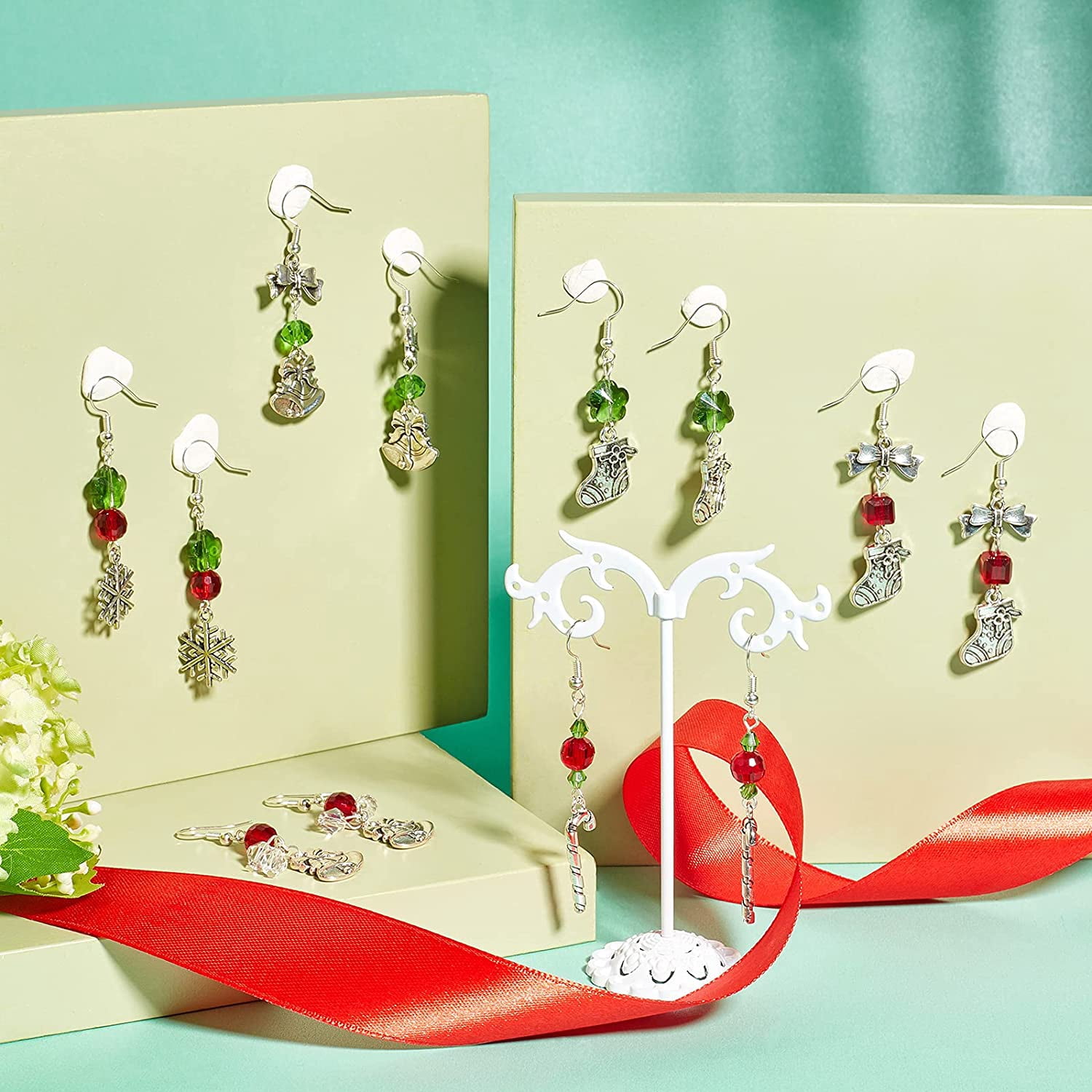1 Box DIY 10 Pairs Christmas Electroplate Glass Beads Dangle Earring Making Kits Snowflake Bowknot Christmas Sock Candy Pendants Charms & Earring Hooks