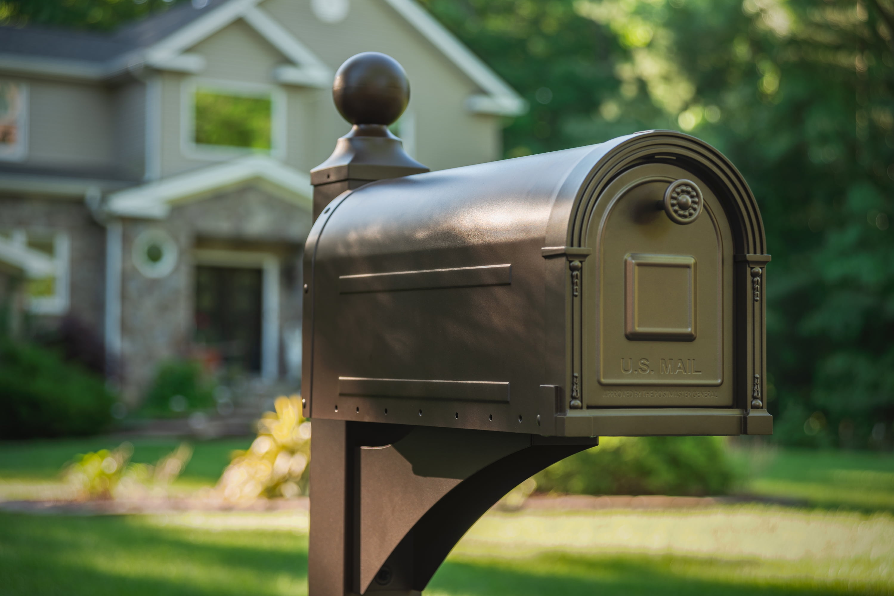 Gibraltar Mailboxes Garrison Large, Steel, Post Mount Mailbox, Venetian Bronze, GM160VB0