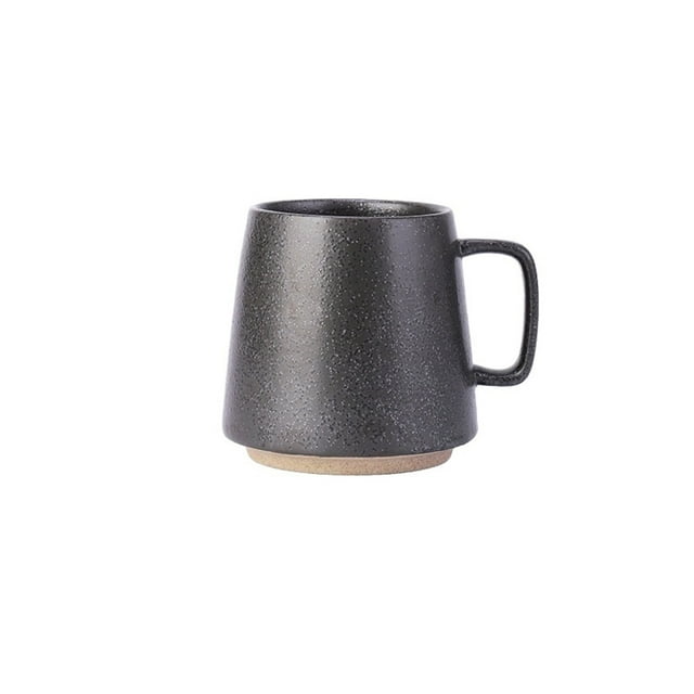 Taza de café de cerámica vintage con asa, for té de la tarde, leche y café.