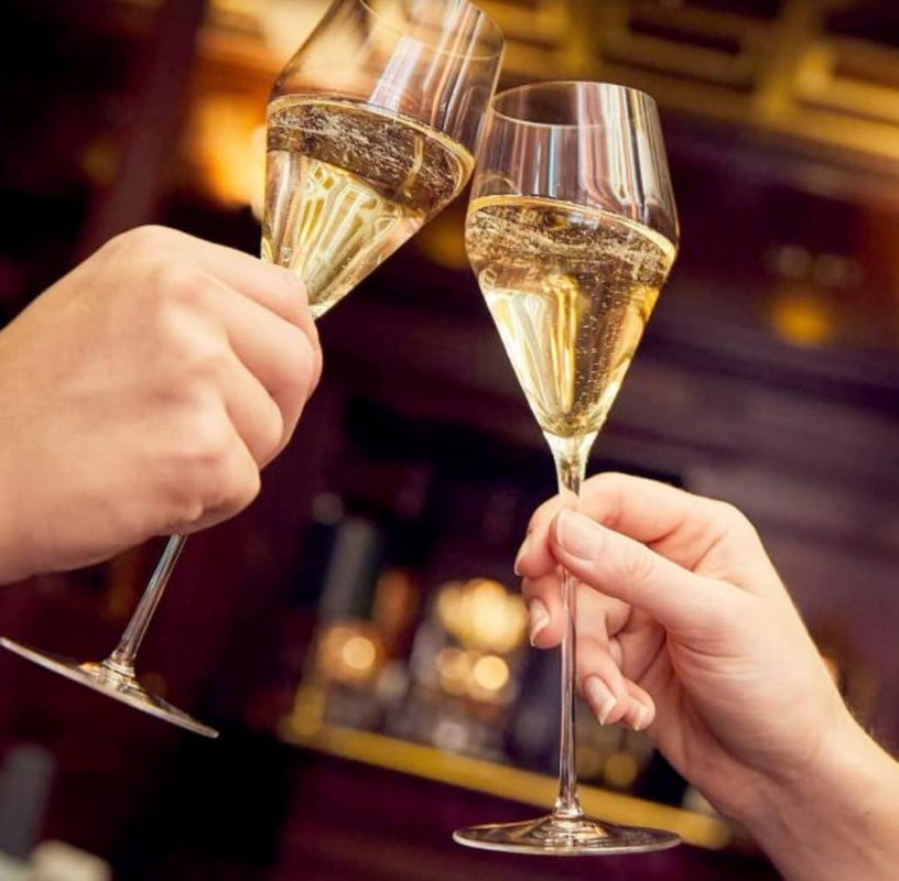 Set of 2 Ultra-Thin and Light Lead-Free Crystal Champagne Flutes, Hand-Blown Glass with Precision-Angled Curve, Perfect for Champagne, Prosecco, Sparkling Wine, Cava and Spumante