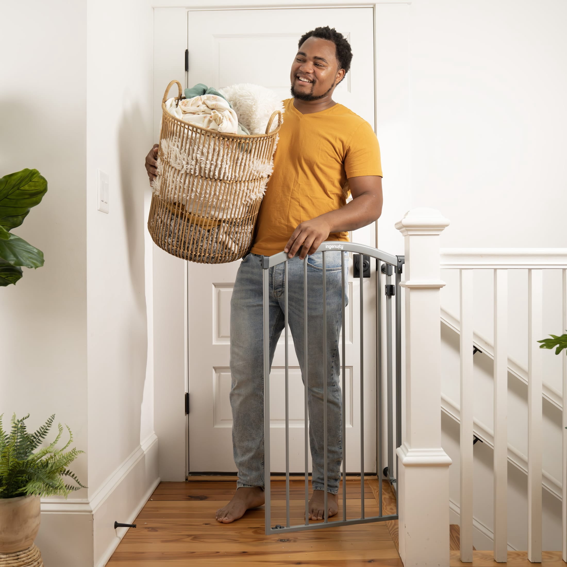 Summer Infant Extra Tall & Wide Safety Pet and Baby Gate, 29.5"-53" Wide, 38" Tall - Gray