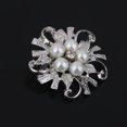 thumbnail image 4 of Broche de Flor de Lujo con Incrustaciones de Perlas Sintéticas Y de Imitación - Plata Zulema Broche de la flor, 4 of 6