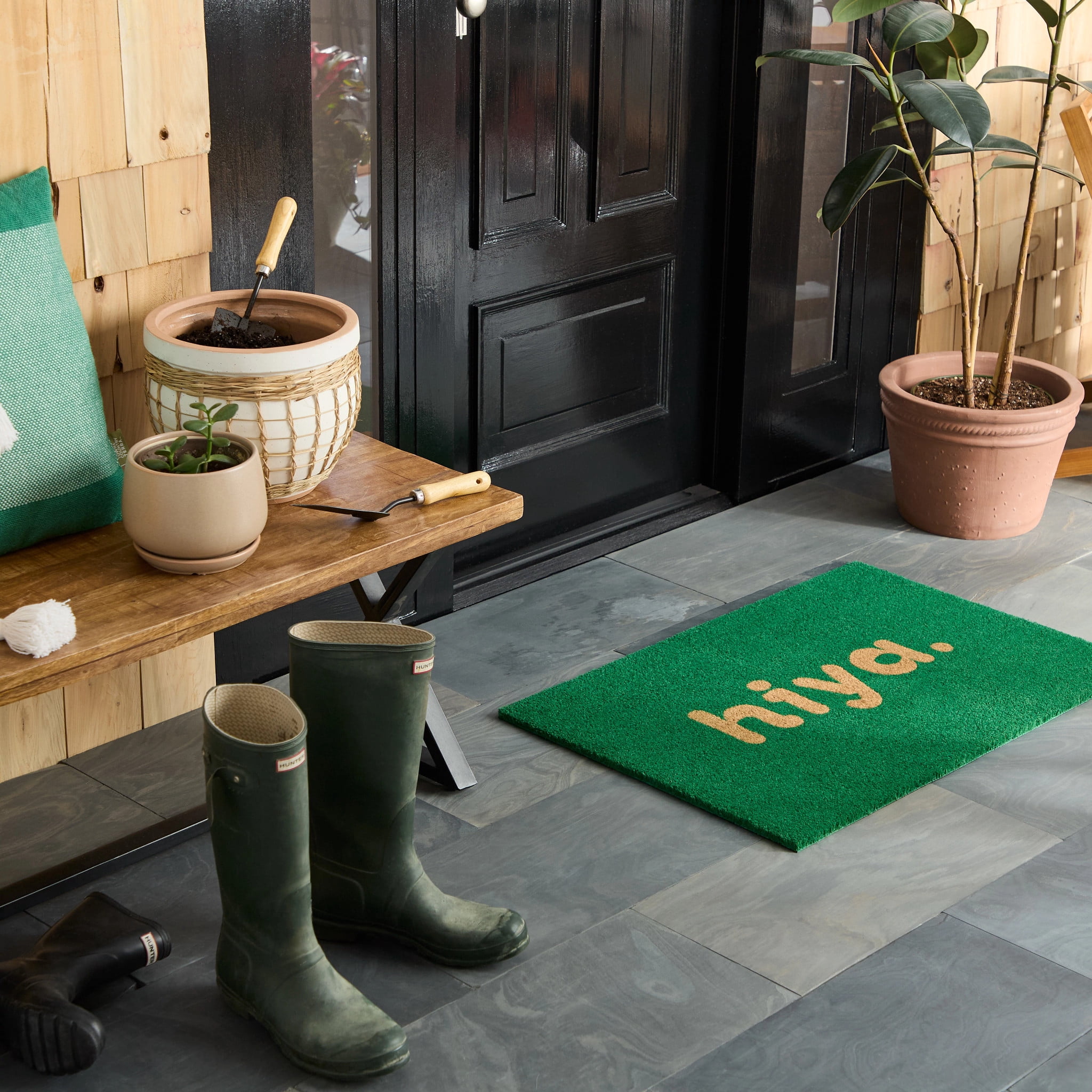 TOWN & COUNTRY TERRA Hiya Painted Welcome Outdoor Door Mat, Natural Coir, Heavyweight, Non-Slip Entryway Mat, Green, 24"x36"