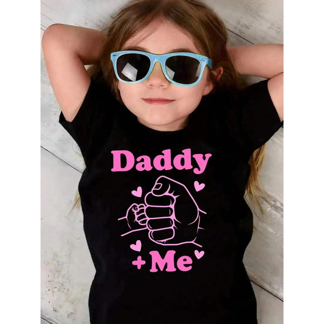 T-Shirt Graphique pour Filles Daddy + Me Fist Bump - Tee-Shirt d'Été Décontracté et Confortable, Col Rond, Manches Courtes, Lavable en Machine, Noir avec Lettrage Rose, Mélange de Coton, Short de Liaison Père-Fille