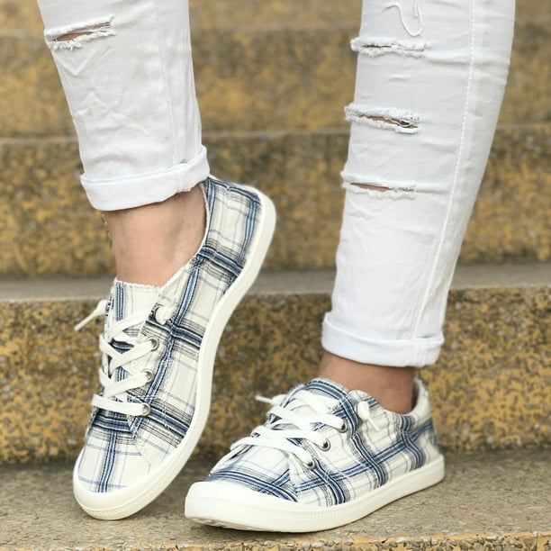 wide casual walking shoes