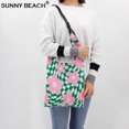 thumbnail image 2 of Bolso de mano de punto con diseño de cuadros en contraste para mujer, bolso de mano tejido a cuadros con flores tricolores, bolso de mano para mujer, bolso de playa de verano, 2023, 2 of 5
