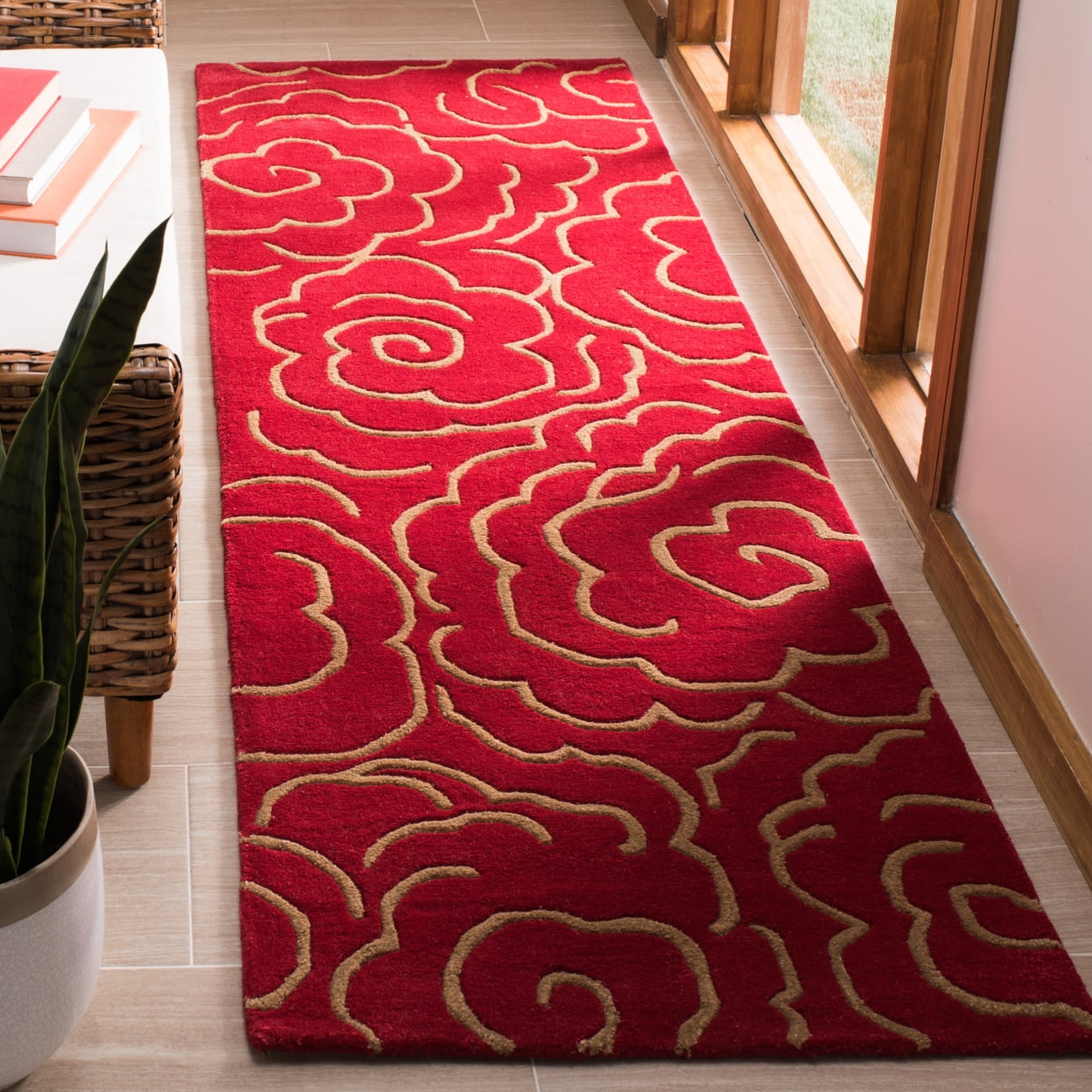 SAFAVIEH Soho Trinity Floral Wool Area Rug, Red, 8' x 8' Square