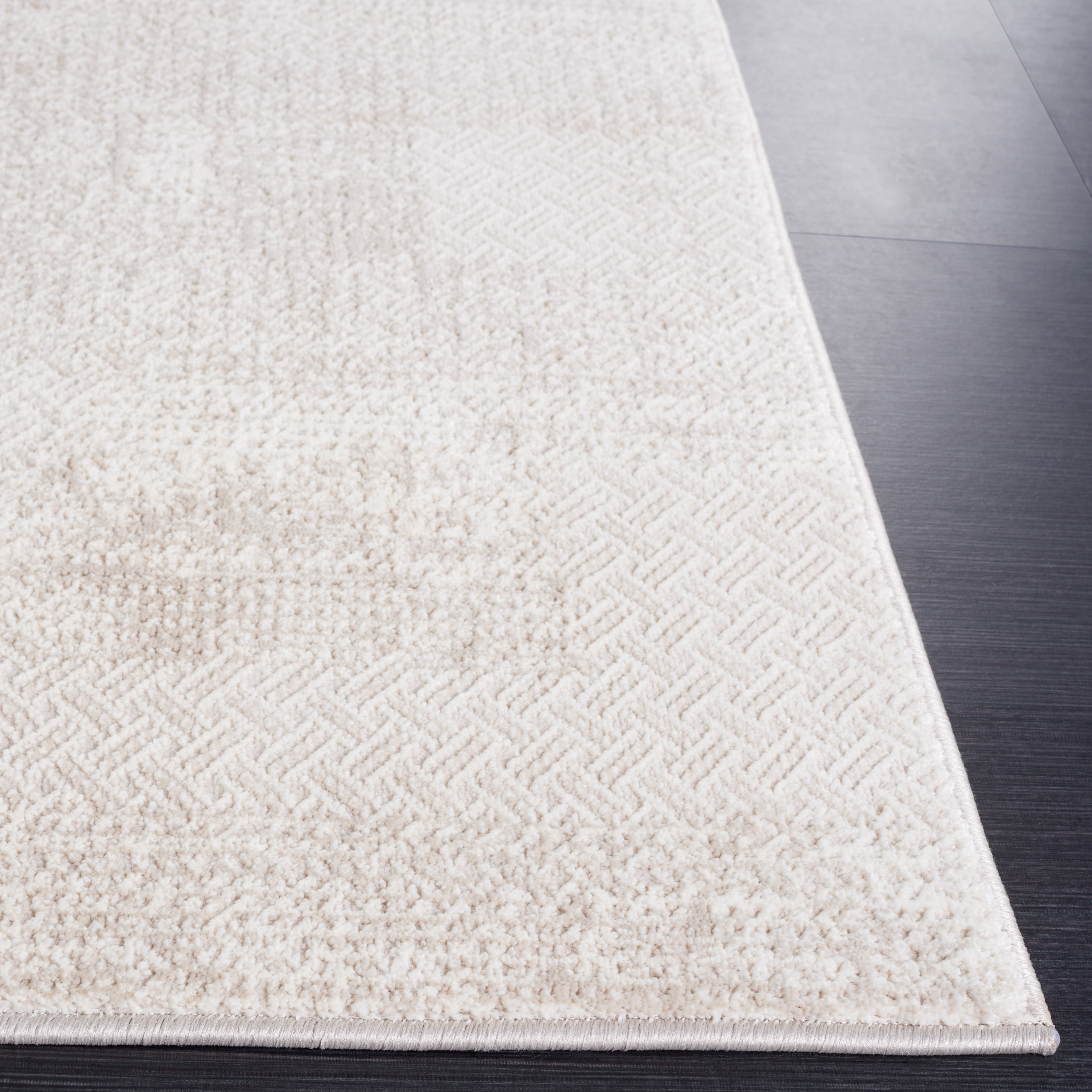 SAFAVIEH Continental Hester Distressed Area Rug, Ivory/Beige, 4' x 6'