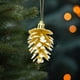 thumbnail image 4 of Adornos navideños de piñas de plástico pintadas | Juego de 6 adornos para árbol pintados a mano en dorado, rojo, plateado y más | Decoración navideña de 6 x 4,5 cm, 4 of 7