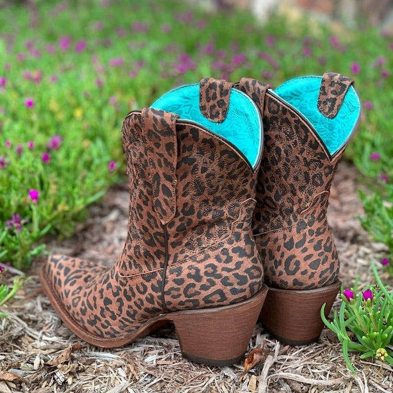 Chunky cowboy deals boots