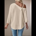 thumbnail image 4 of Blusa Asimétrica con Hombros Descubiertos y Larga Abotonada para Mujer, Color Albaricoque S, 4 of 6