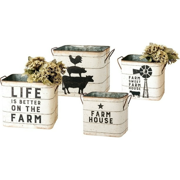 Tin Buckets Farm House / Farm Sweet Farm House