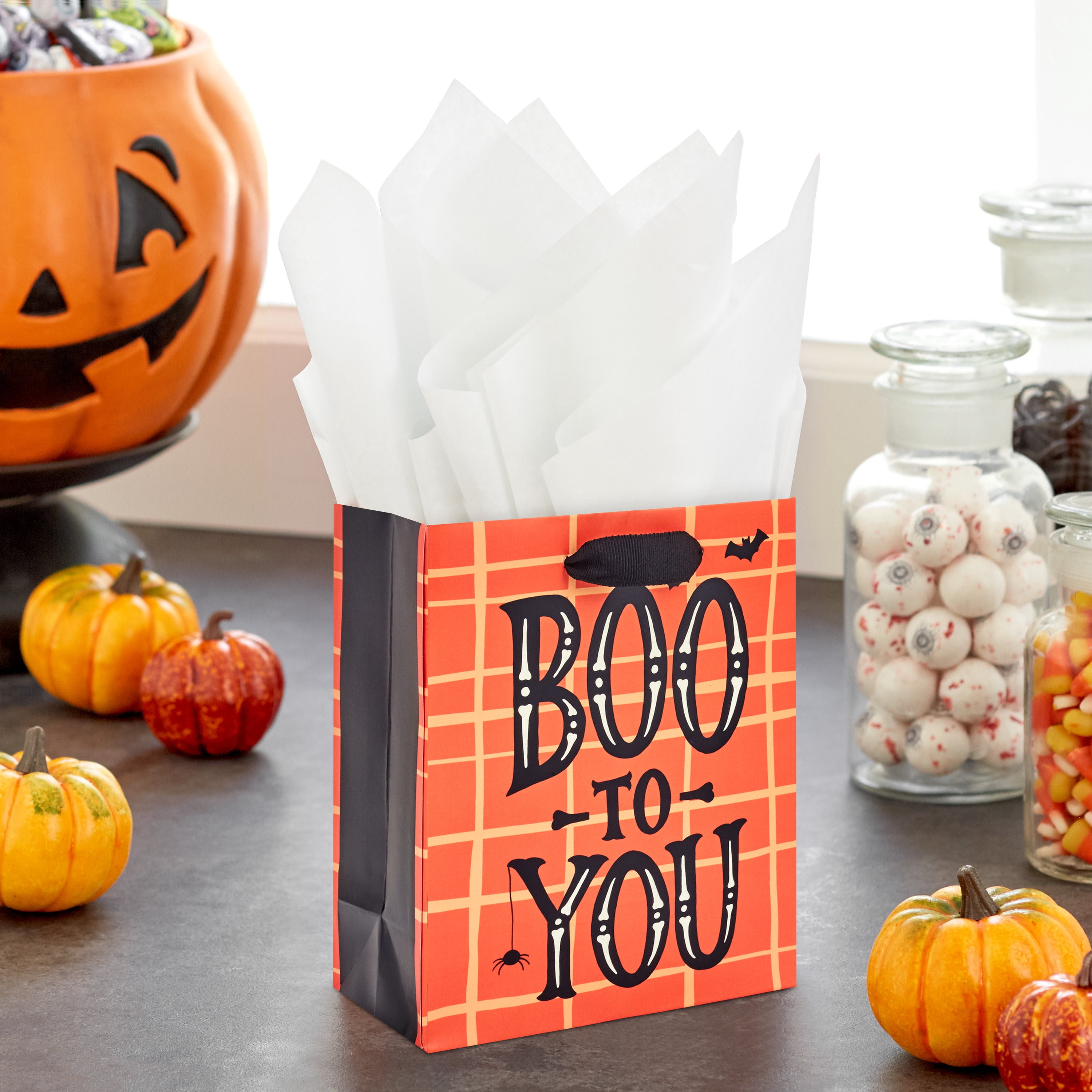 Hallmark Small Halloween Gift Bag (Boo to You, Glow in the Dark), 1 Count