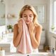thumbnail image 5 of Toalla de felpa de poliéster con textura de ondas de agua | Toalla de baño absorbente de secado rápido | Toalla facial suave para la limpieza diaria del hogar, 5 of 6