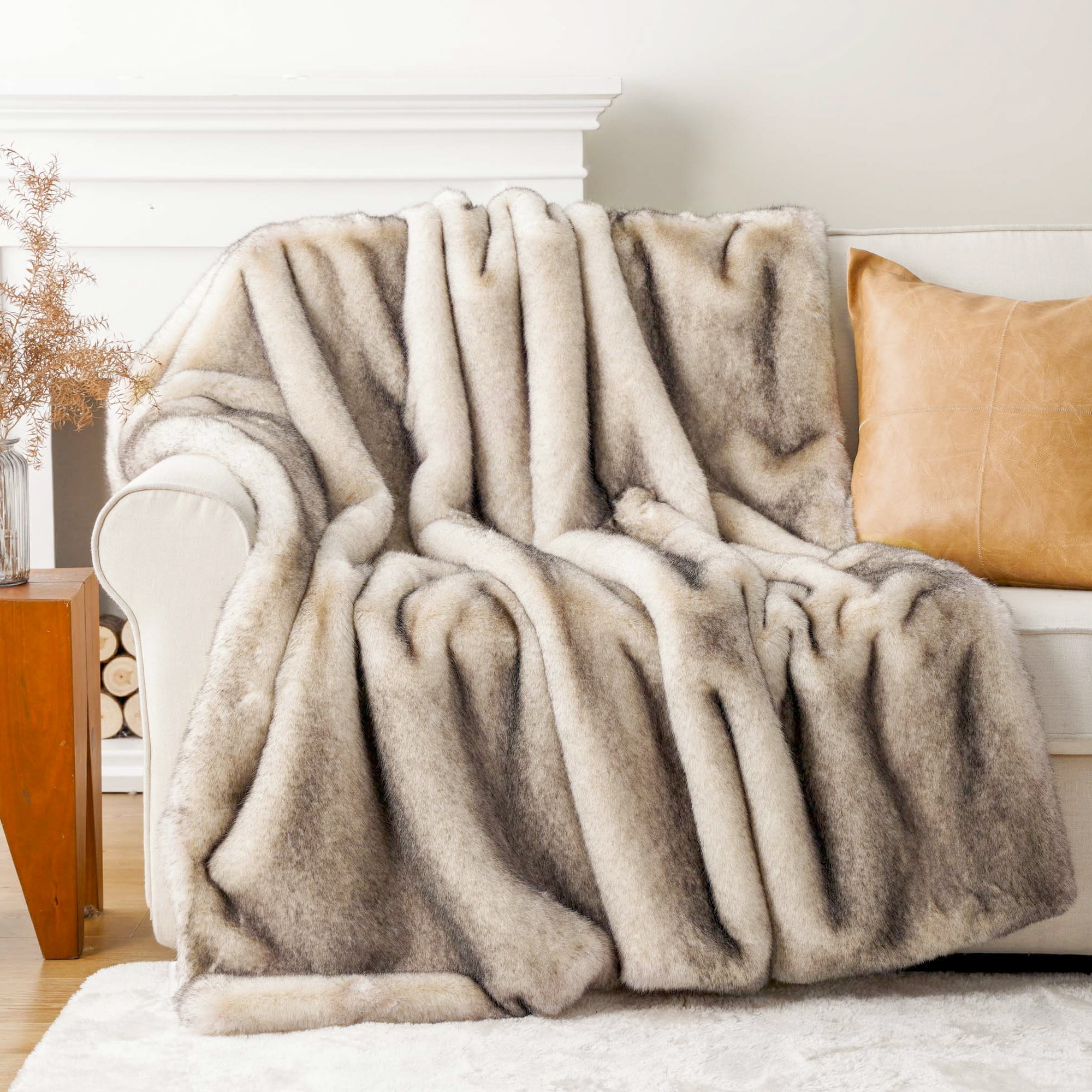 Battilo Cream Faux Fur Throw Blanket, Large Mink Fake Fur Throw,Fuzzy Thick Plush Blanket,50"x60"