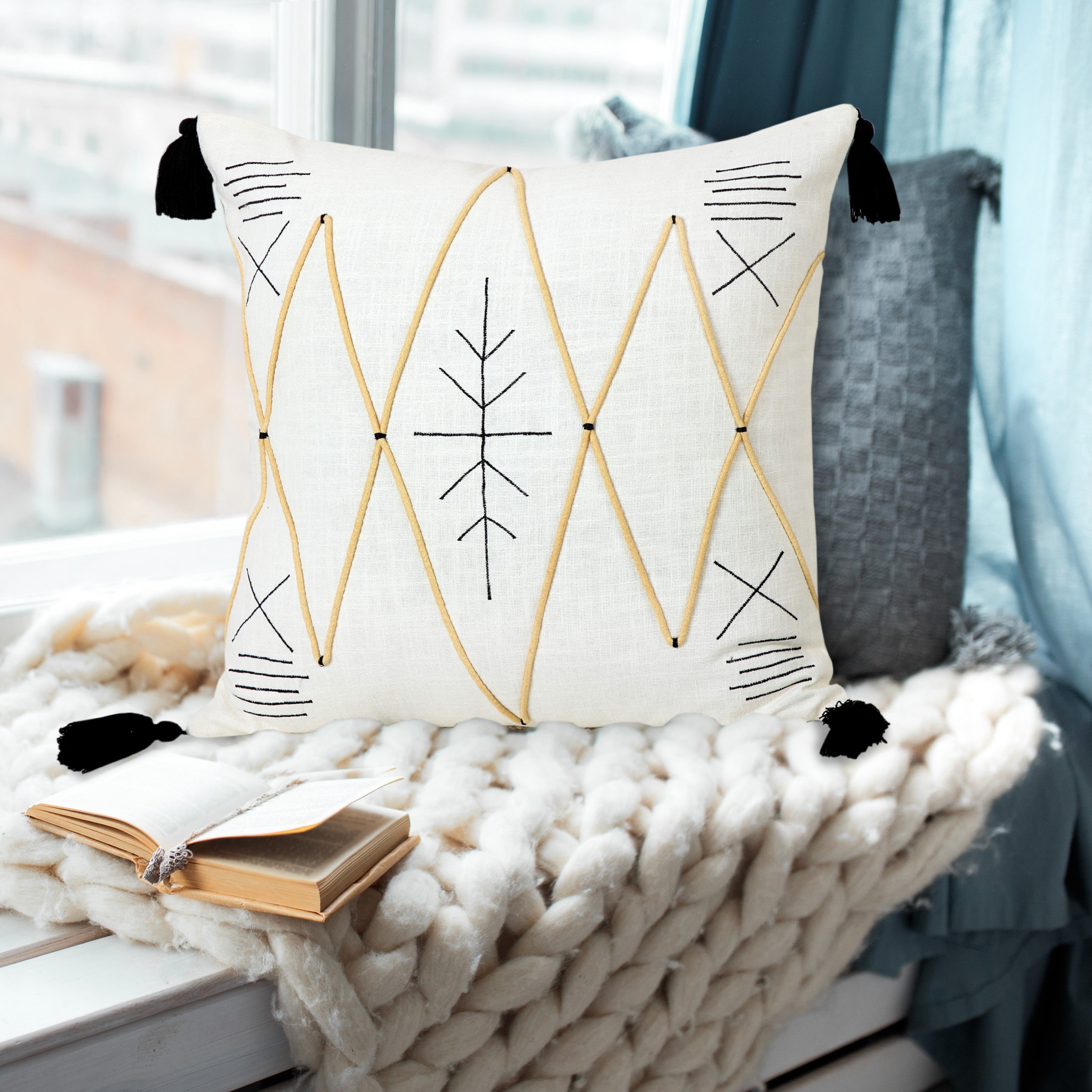 Ox Bay 20" x 20" Hand-Woven White/ Black Geometric Organic Cotton Pillow Cover