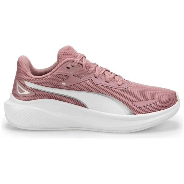 tenis puma skyrocket lite jr para mujer 400526-07 lila 22 vista lateral derecha de una zapatilla lila; malla transpirable, lengüeta acolchada y cordones, franja PUMA blanca en el costado; suela blanca elevada con patrón de tracción visible, diseñada para largas distancias y durabilidad; a menudo usada para correr y uso diario.