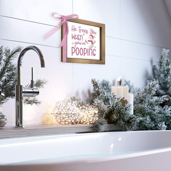 He Sees You When You're Pooping Sign, Wooden Pink Funny Christmas Bathroom Decor, Xmas Holiday Decorative Signage Indoor Table Toilet Shelf Wall Art Restroom Rustic Farmhouse Home Decorations