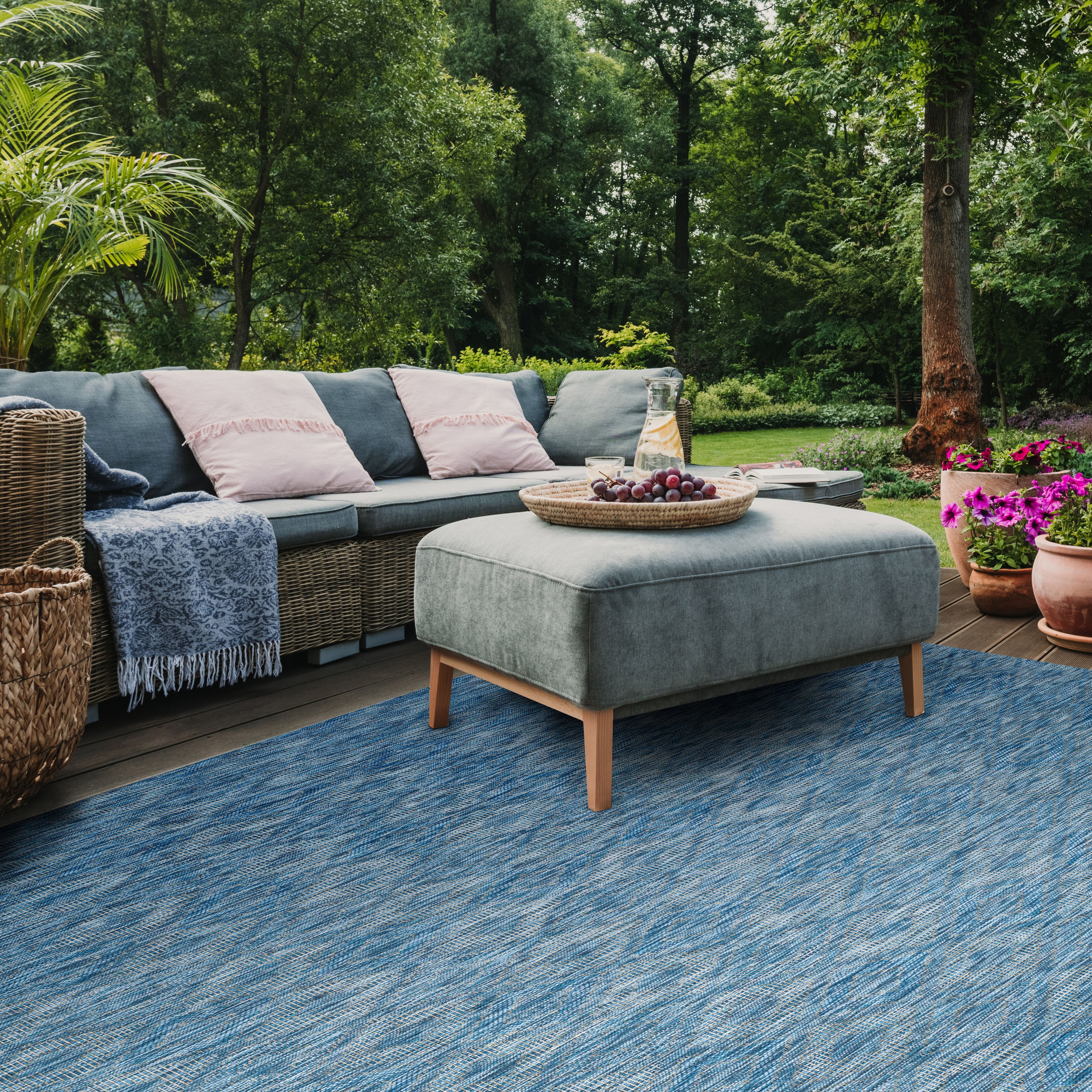 Safavieh Courtyard Teodor Geometric Indoor/Outdoor Area Rug, Navy, 7'10" x 7'10" Square