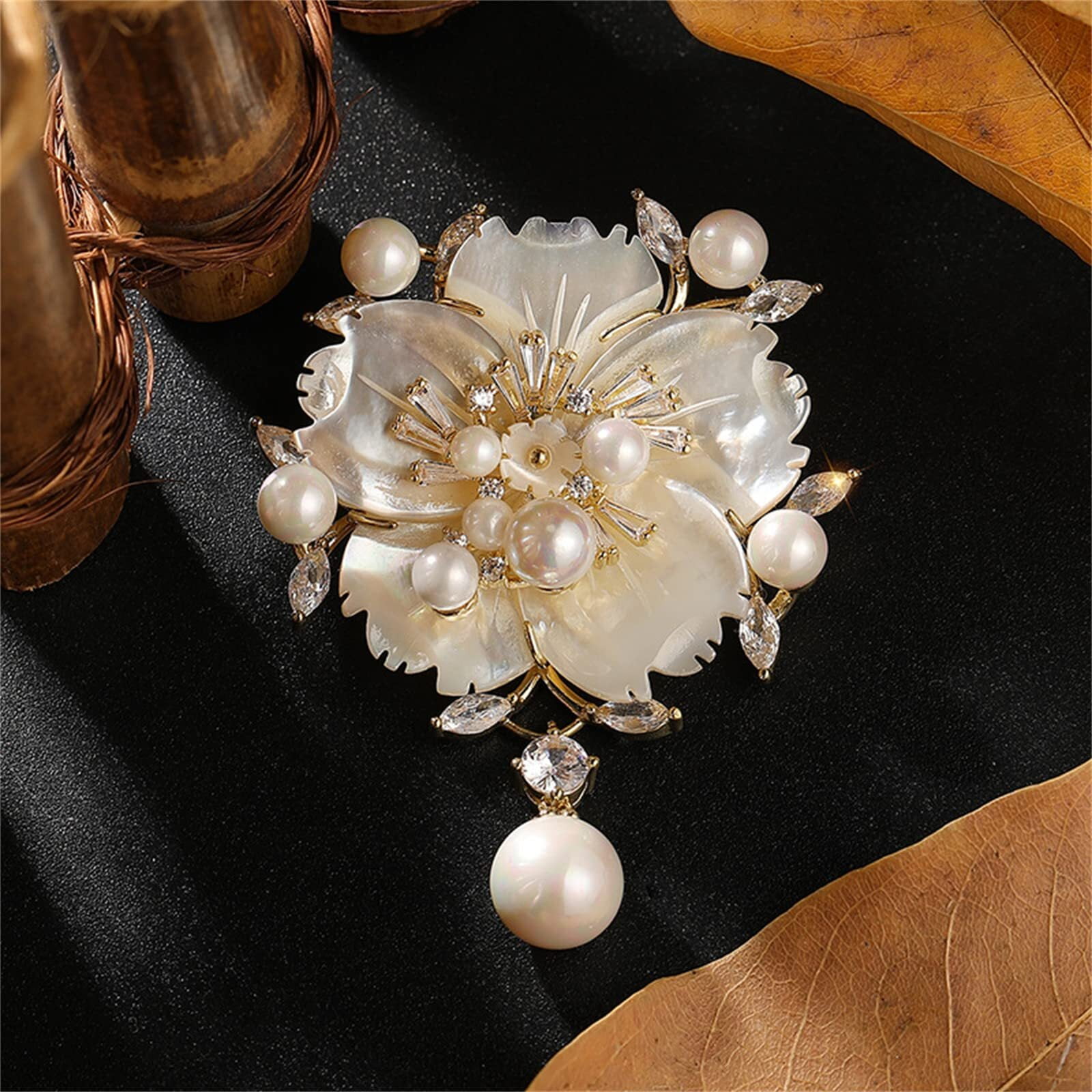 clberni Elegant Pearl Flower Designer Brooch Pins Broches Costume Jewelry for Women Fashion Christmas Gift, Women's, Size: 2.36 x 1.77, Gold