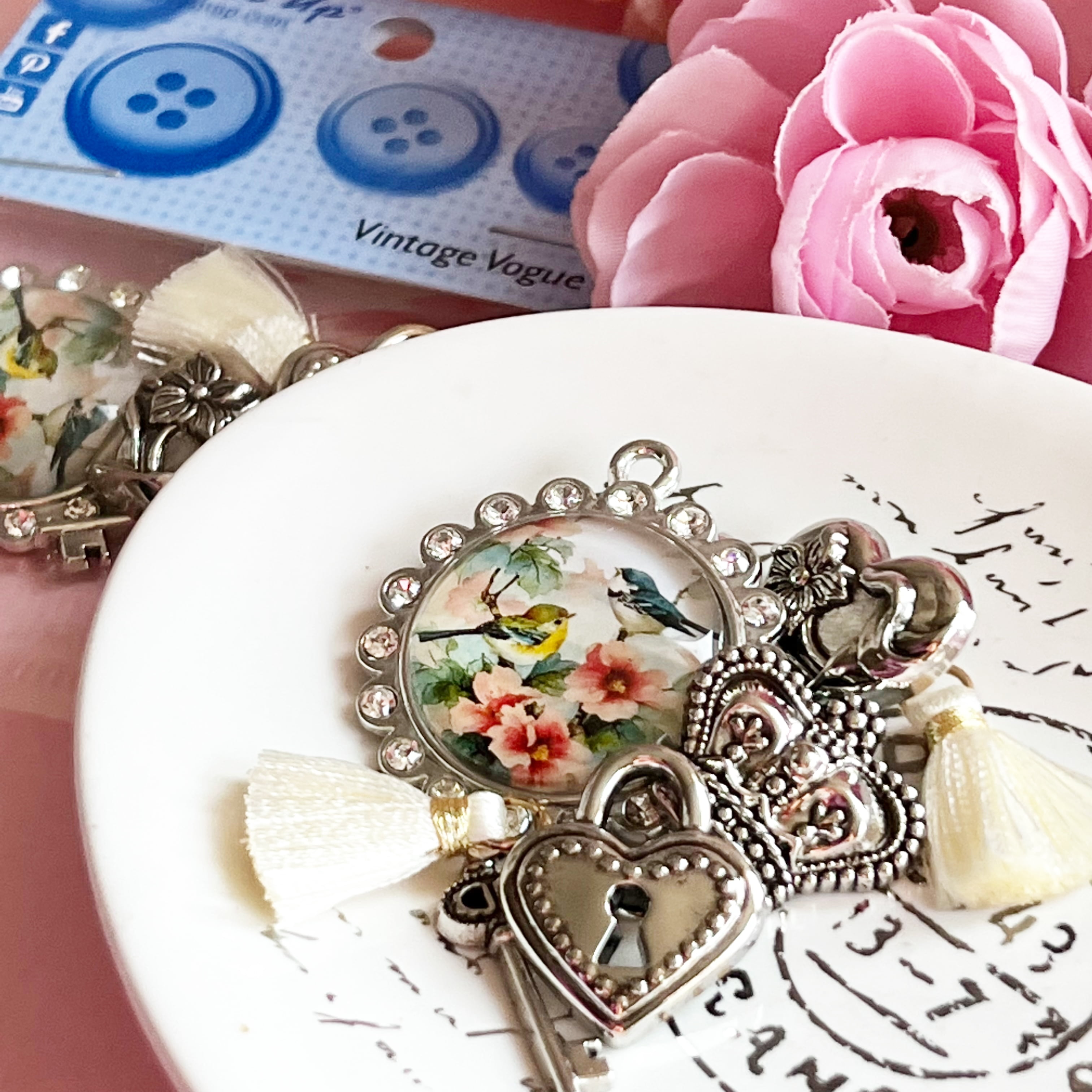 Dress It Up Buttons, Vintage Vogue, Sewing Fastener Buttons, Multi Color, 10 Pcs.