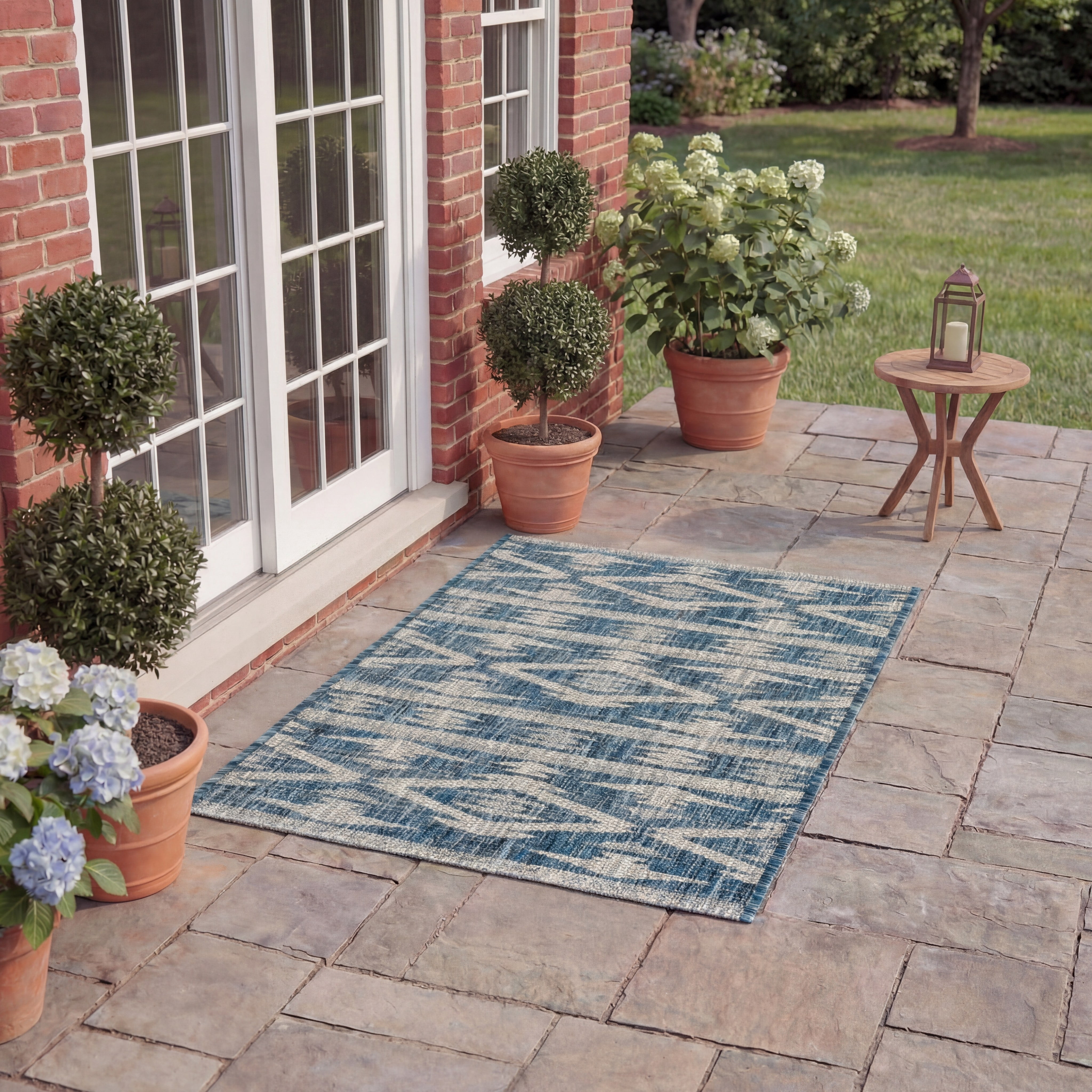 SAFAVIEH Courtyard April Geometric Indoor/Outdoor Area Rug, Navy/Grey, 5'3" x 7'7"
