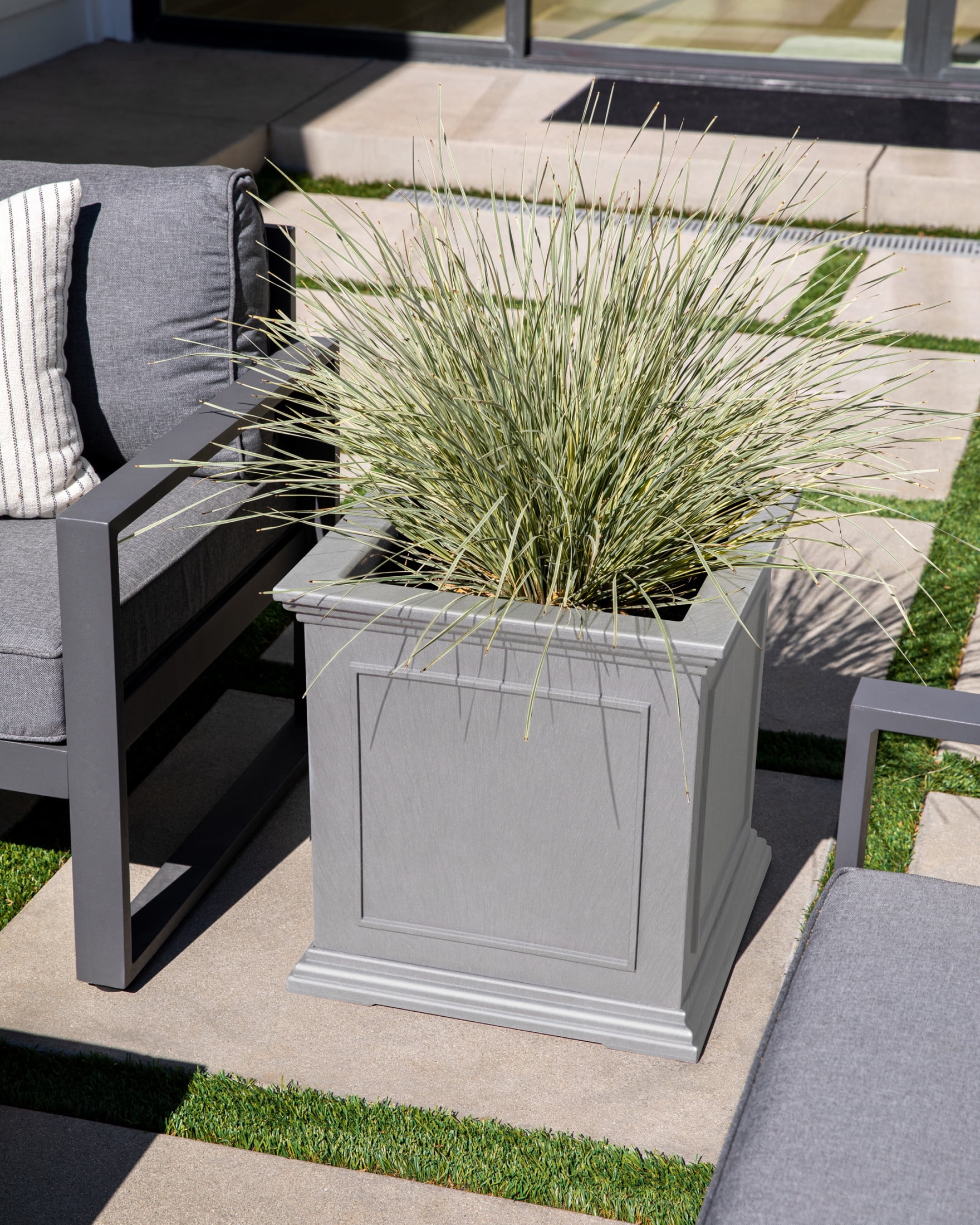 Veradek Brixton Cube 20" Plastic Planter - Gray