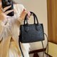 thumbnail image 4 of Bolso de mensaje de hombro de fieltro Pure Mini Purse Crossbody Tote Bolso de mano (Negro), 4 of 5