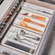 thumbnail image 3 of Organizador de Cajones para Cocina | Separador de Utensilios de Plástico para Cubiertos, Cuchillos, Tenedores, Cucharas | Compartimento Expandible y Desmontable Blanco | 12.4"x8.85"x1.96" Compatible, 3 of 9