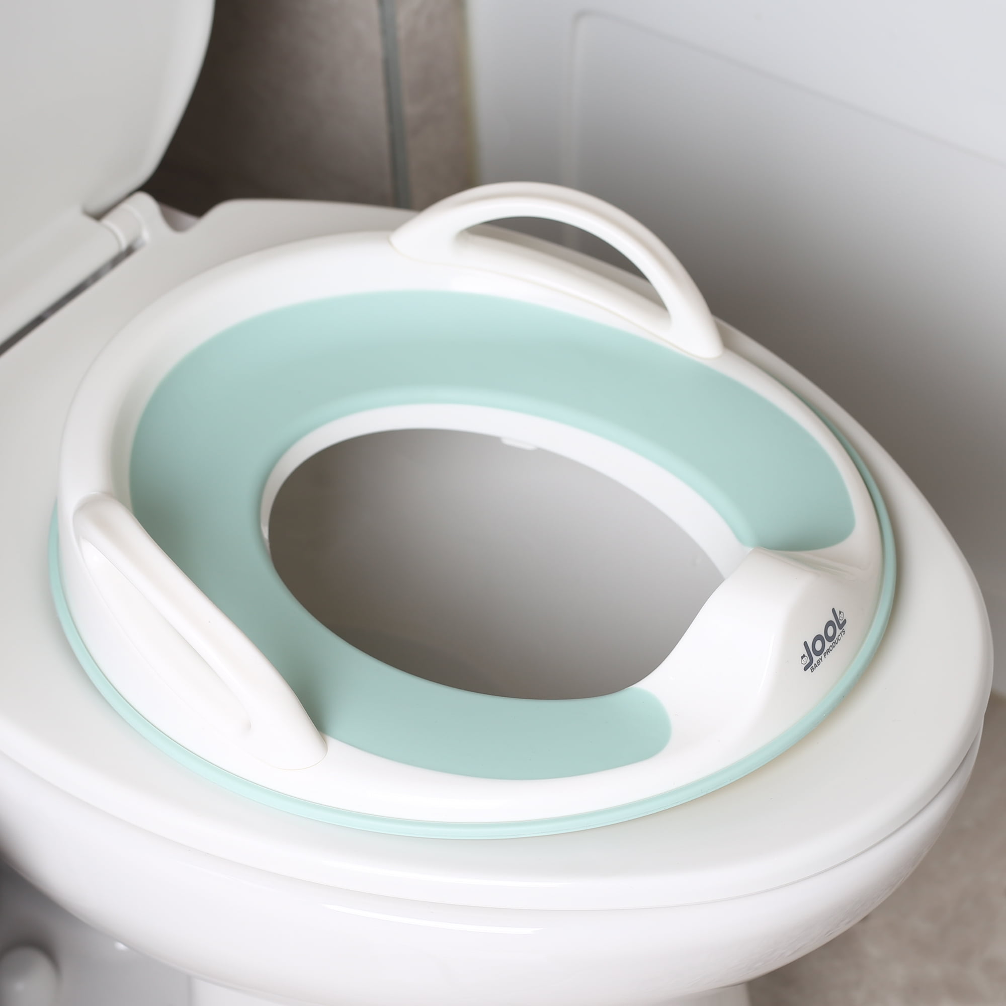 Fits Round /& Oval Toilets Jool Baby Jool Baby Products Potty Training Seat for Boys and Girls Non-Slip with Splash Guard Includes Free Storage Hook