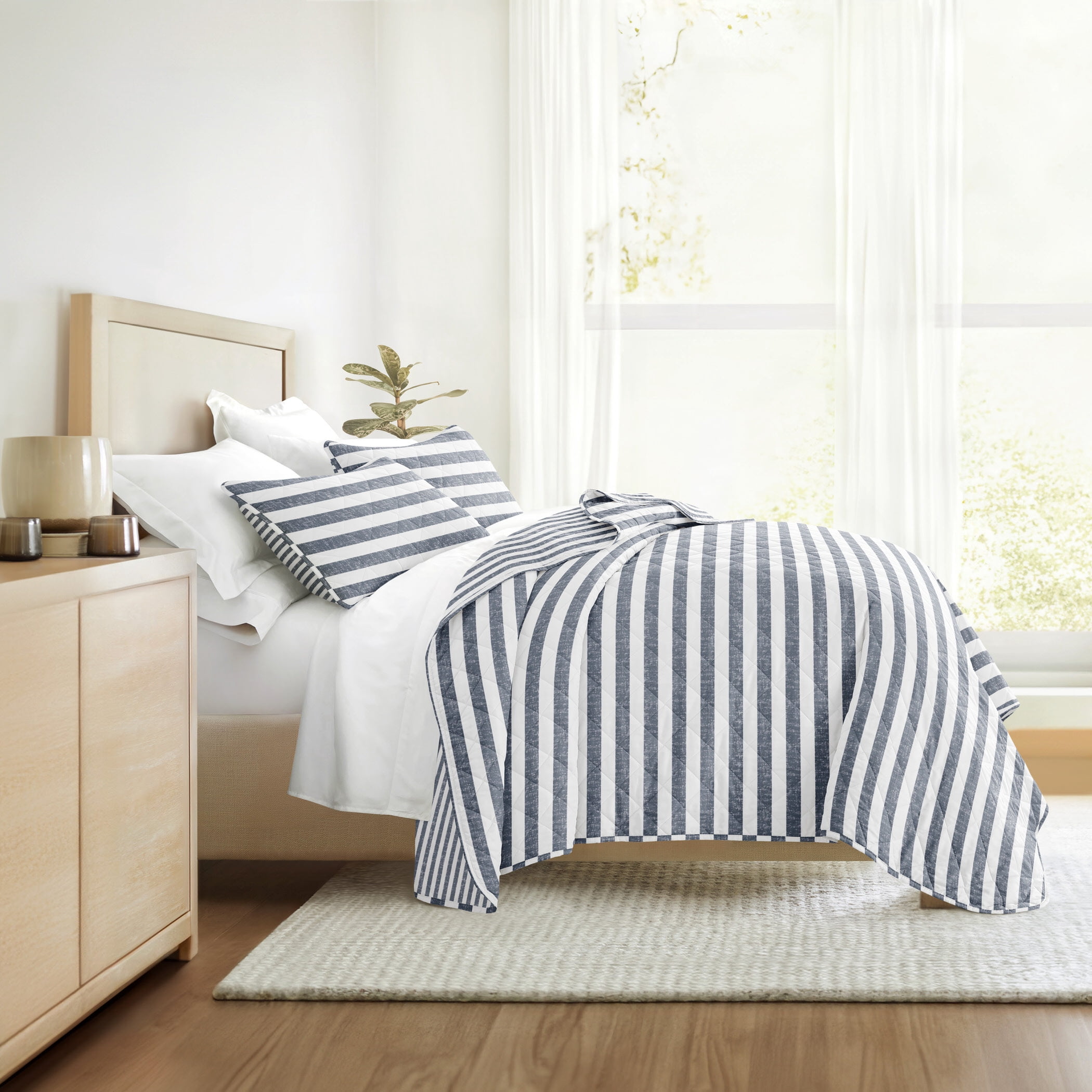 Lightweight Quilt Sets - Wrinkle Free - Coverlet Striped Coastal Blue Pattern for Full/Queen Size Bedding by Comfort Canopy