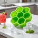 thumbnail image 1 of Bandeja hexagonal de silicona for cubitos de hielo, 6 cubitos de hielo grandes en forma de panal con tapa de sellado, molde for cubitos de hielo reutilizable y flexible for bebidas frías, 1 of 4
