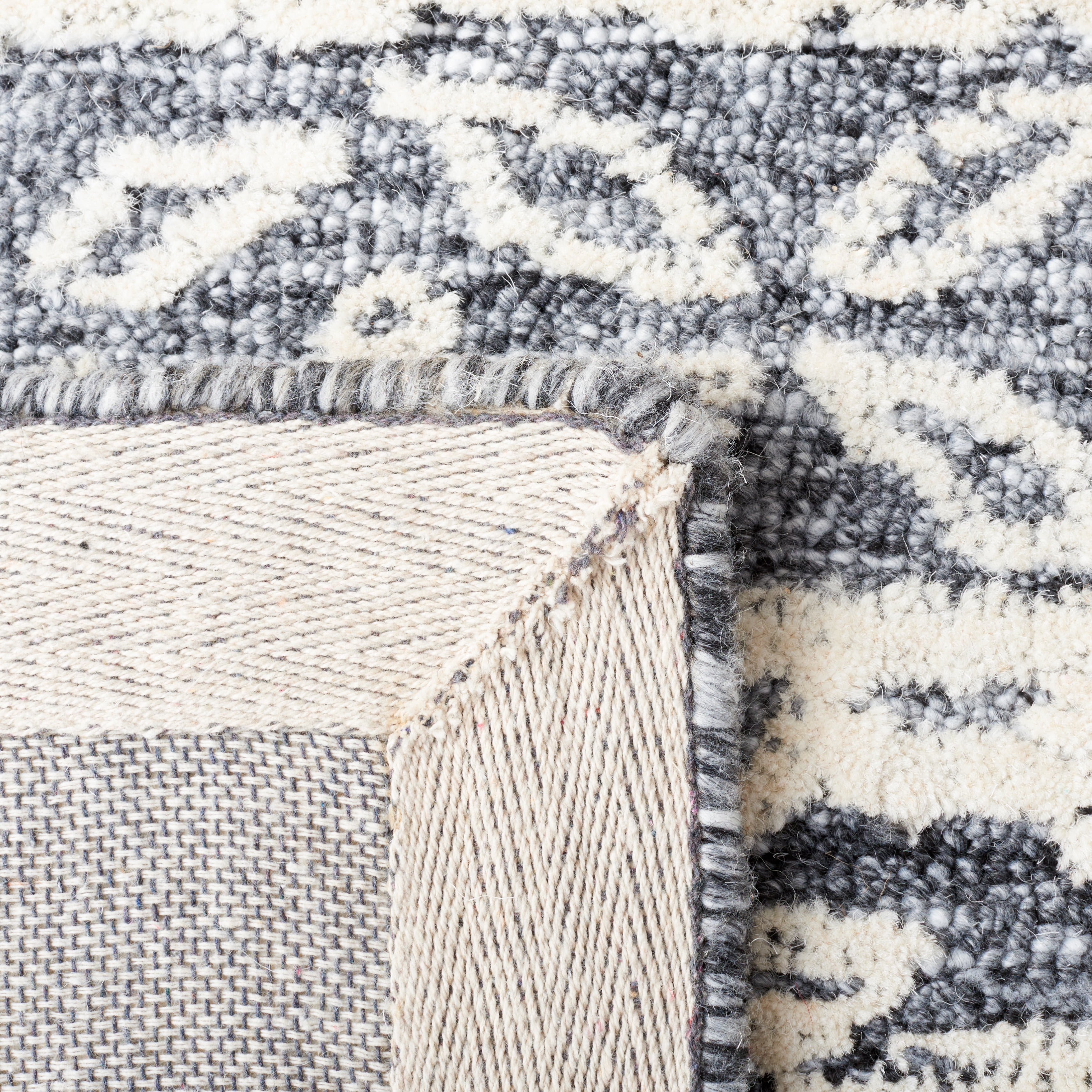 SAFAVIEH Metro Merrick Medallion Area Rug, Grey/Ivory, 6' x 6' Round