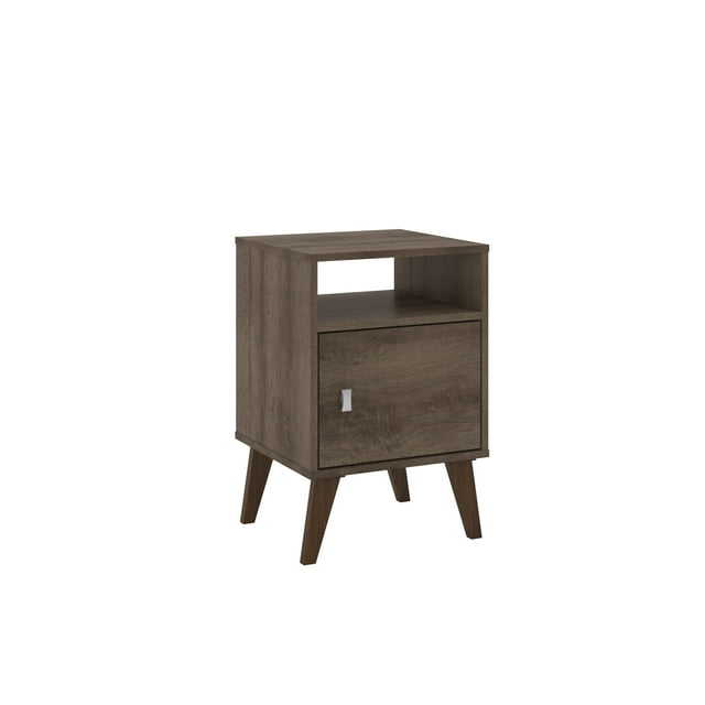 mesa lateral bertolini rt 3145 rustico mesa lateral café con 1 nicho superior abierto y 1 nicho inferior con puerta abatible y jaladera rectangular ABS; estructura de MDP 15 mm, 4 patas de plástico y acabado en pintura UV texturizada. Vista frontal 3/4 sobre fondo neutro; adecuada también para alojar módem o una lámpara.
