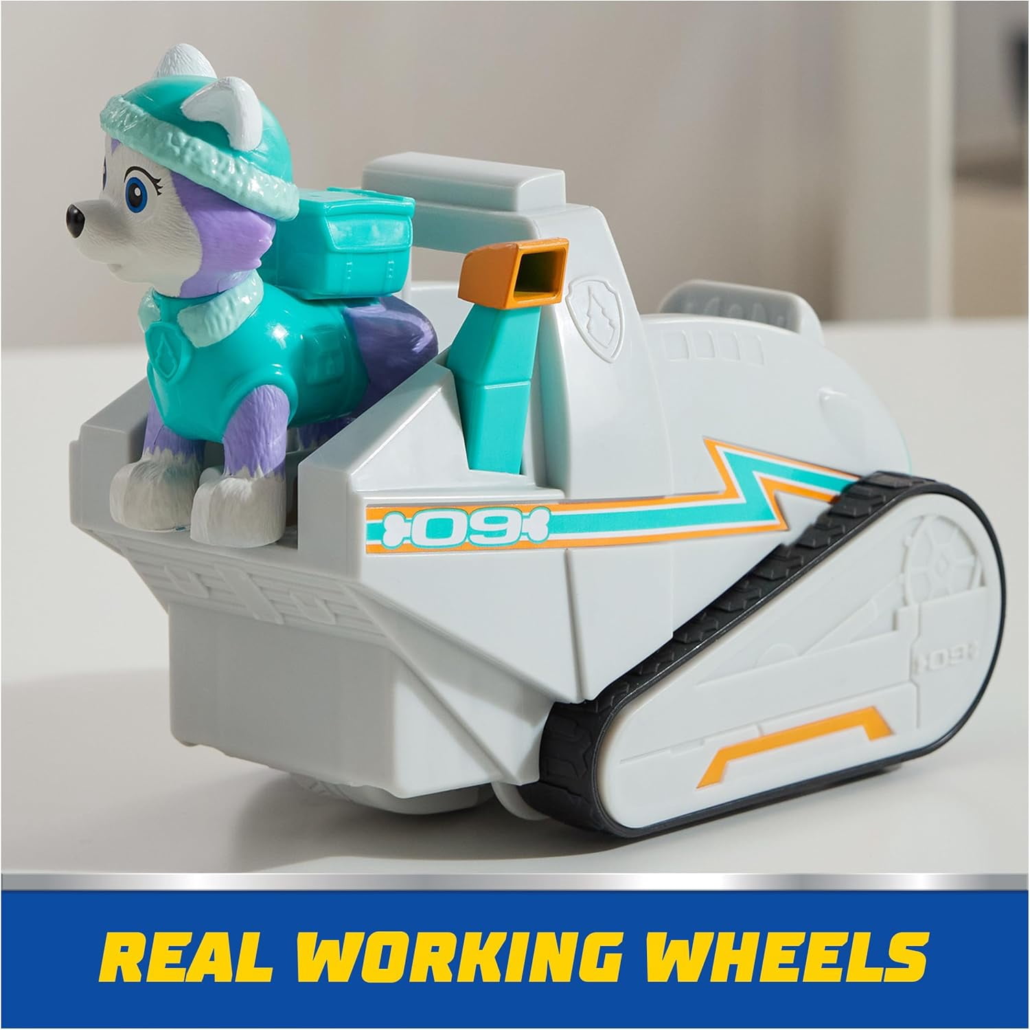 Paw Patrol, Everest’s Snow Plow, Toy Vehicle with Collectible Action Figure