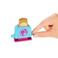 thumbnail image 4 of Paquete de accesorios de cocina y cocción Barbie con piezas con temas de desayuno incluido el delantal para D, 4 of 5