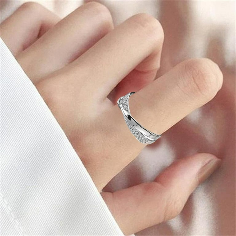 Ring for women: Classic design