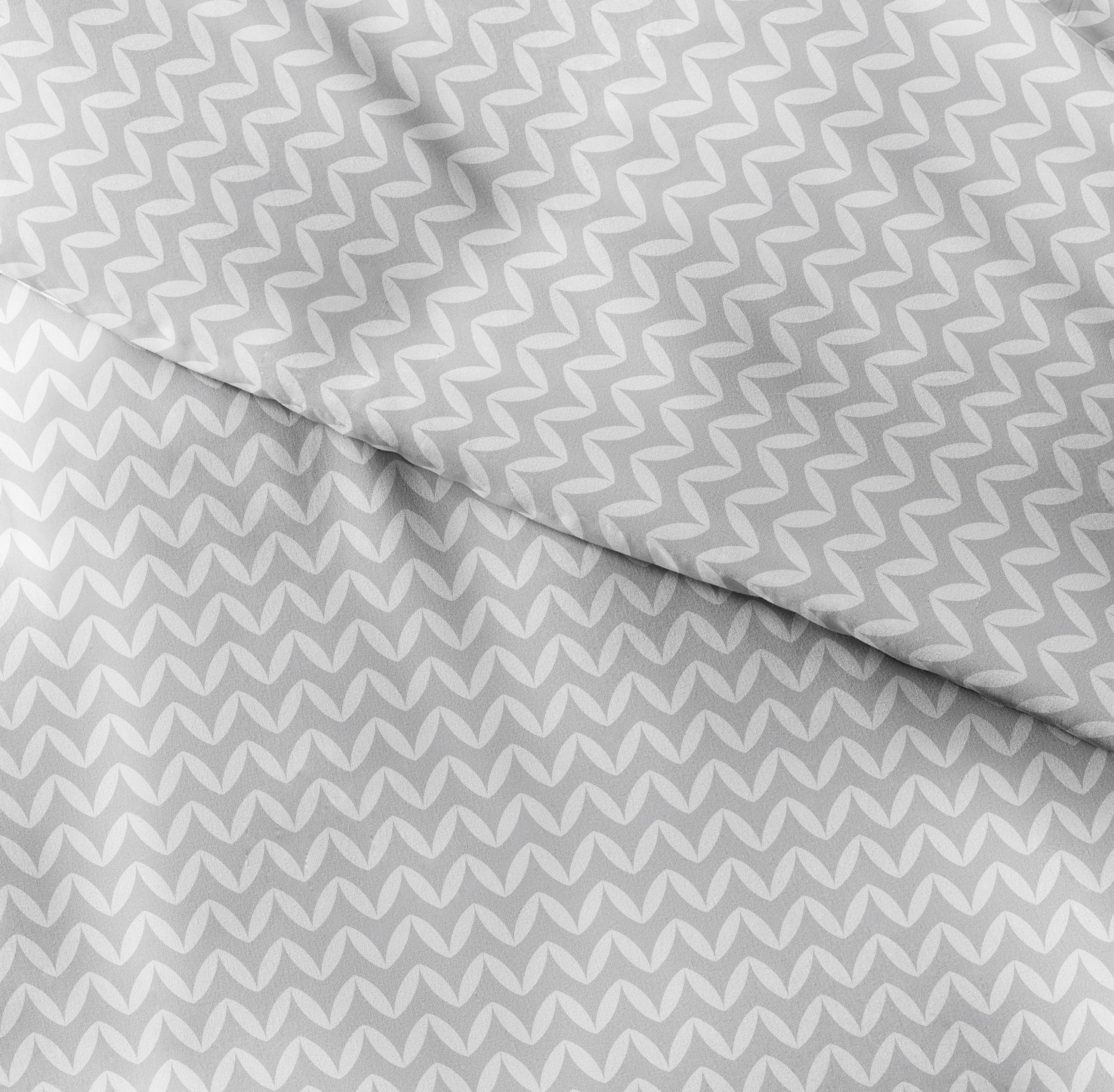 Noble Linens Light Gray Puffed Chevron Print Duvet Set 3-Piece Duvet Cover Set, Full/Queen