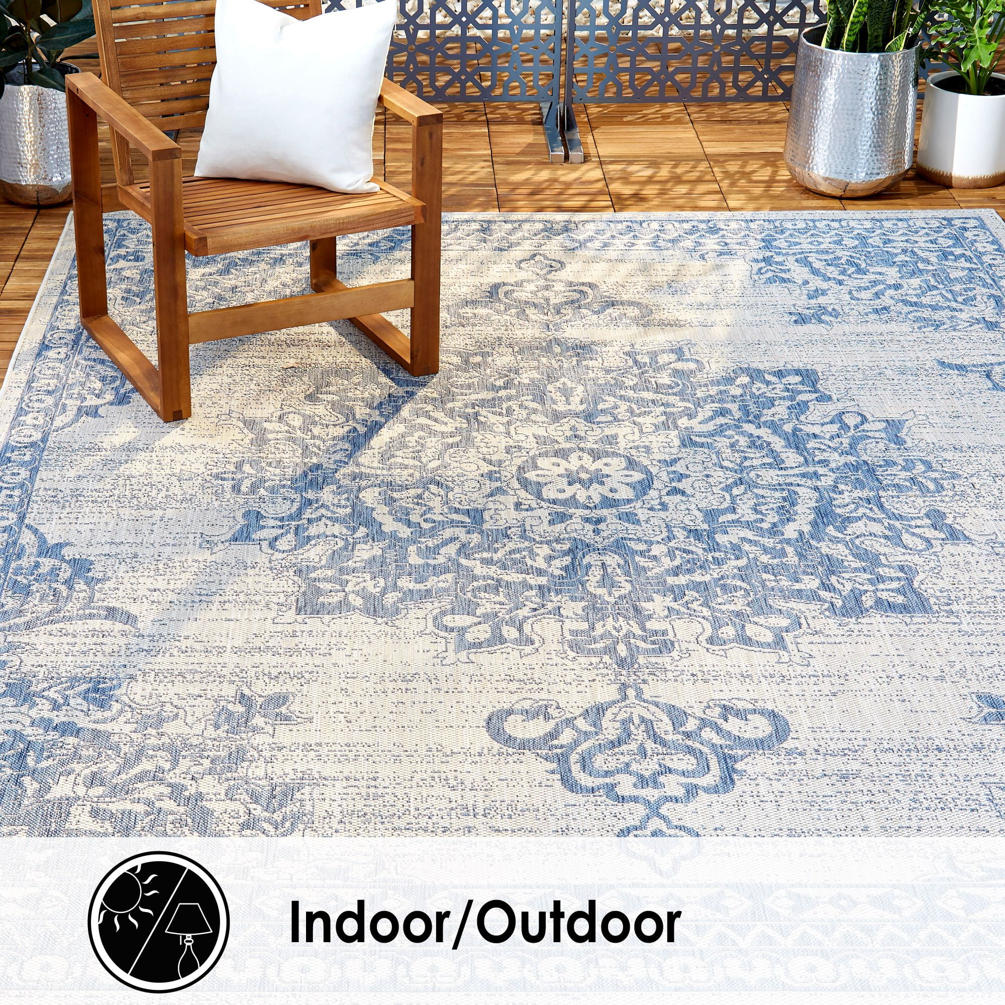 Nicole Miller New York Patio Country Azalea Transitional Medallion Indoor/Outdoor Area Rug, Grey/Blue, 3'11"x5'2"
