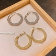 thumbnail image 4 of Qarigey Pendientes de aro retorcidos hipoalergénicos Seguros de usar Pendientes de aro retorcidos ligeros e hipoalergénicos Ropa, zapatos y accesorios Miscelánea Oro, 4 of 6