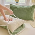 thumbnail image 1 of Funda de almohada de tafetán grueso, cálida y aislante, textura suave, diseño premium, para uso doméstico, cómoda, funda de cama de lujo, funda de toalla de alta calidad., 1 of 9