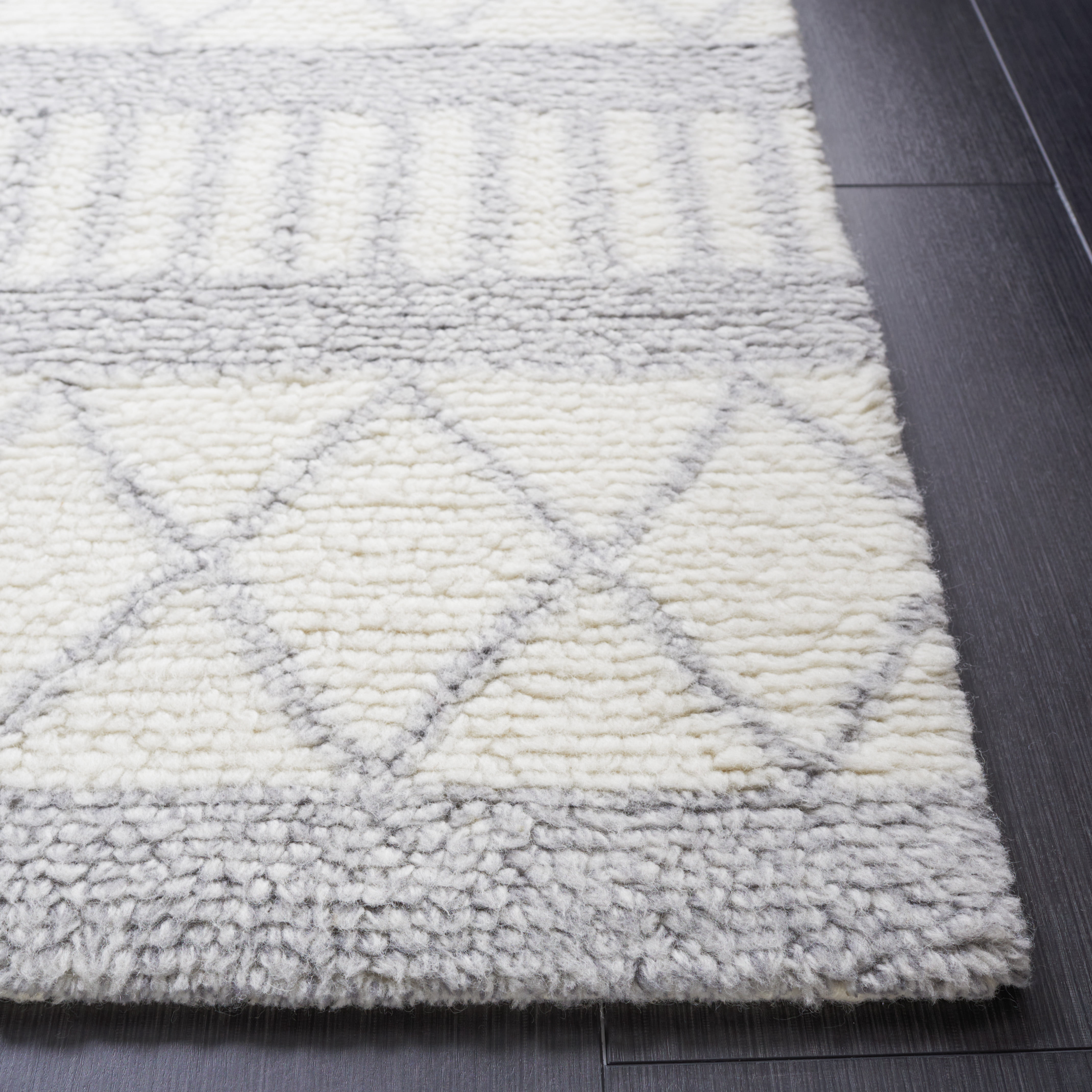 SAFAVIEH Vermont Xzavier Geometric Area Rug, Ivory/Grey, 4' x 6'