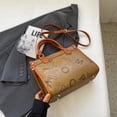 thumbnail image 4 of Bolso cruzado con bandolera para mujer, bolso de viaje con cremallera y estampado de letras de PU (marrón), 4 of 5