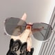thumbnail image 4 of Gafas poligonales con cambio de color sensibles a la luz azul para mujer, montura grande, punta de diamante, ultralivianas, simples y lisas, 4 of 5