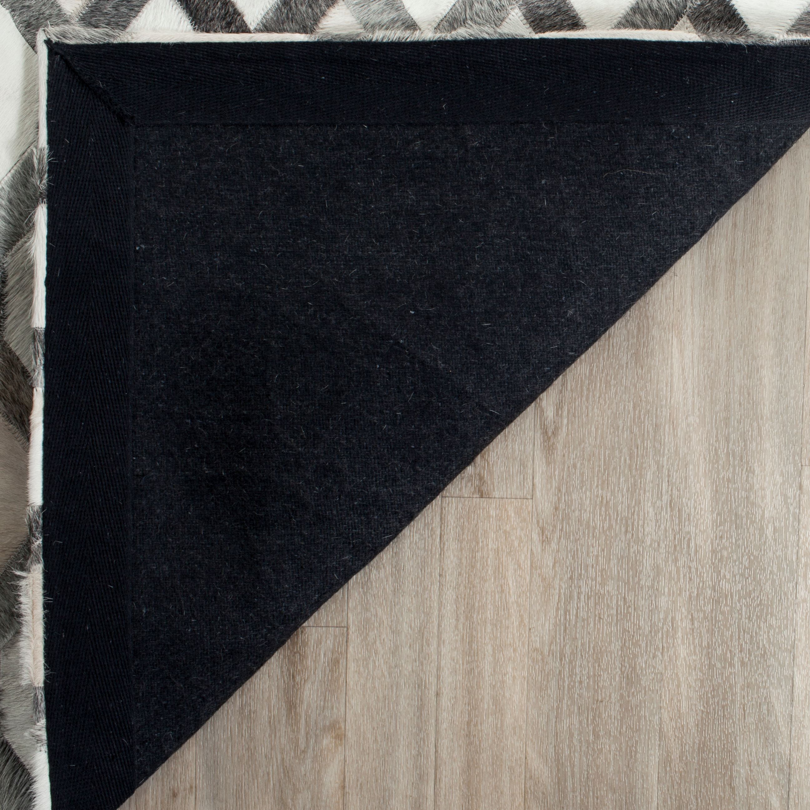 SAFAVIEH Studio Leather Merton Geometric Area Rug, Ivory/Grey, 5' x 8'
