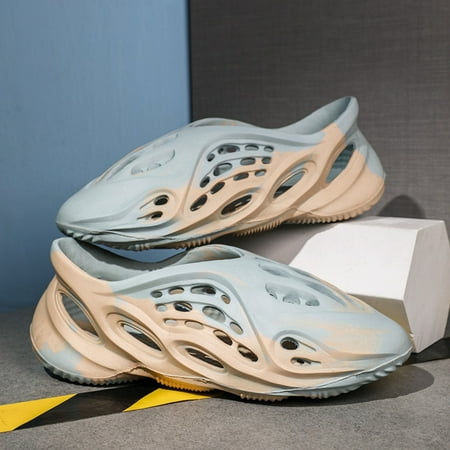 

Foam Runner Hollow Walking Sneakers for Women Men Casual Cloud Slides Soft Non-Slip Water Shoes Outdoor Beach Pillow Sandals