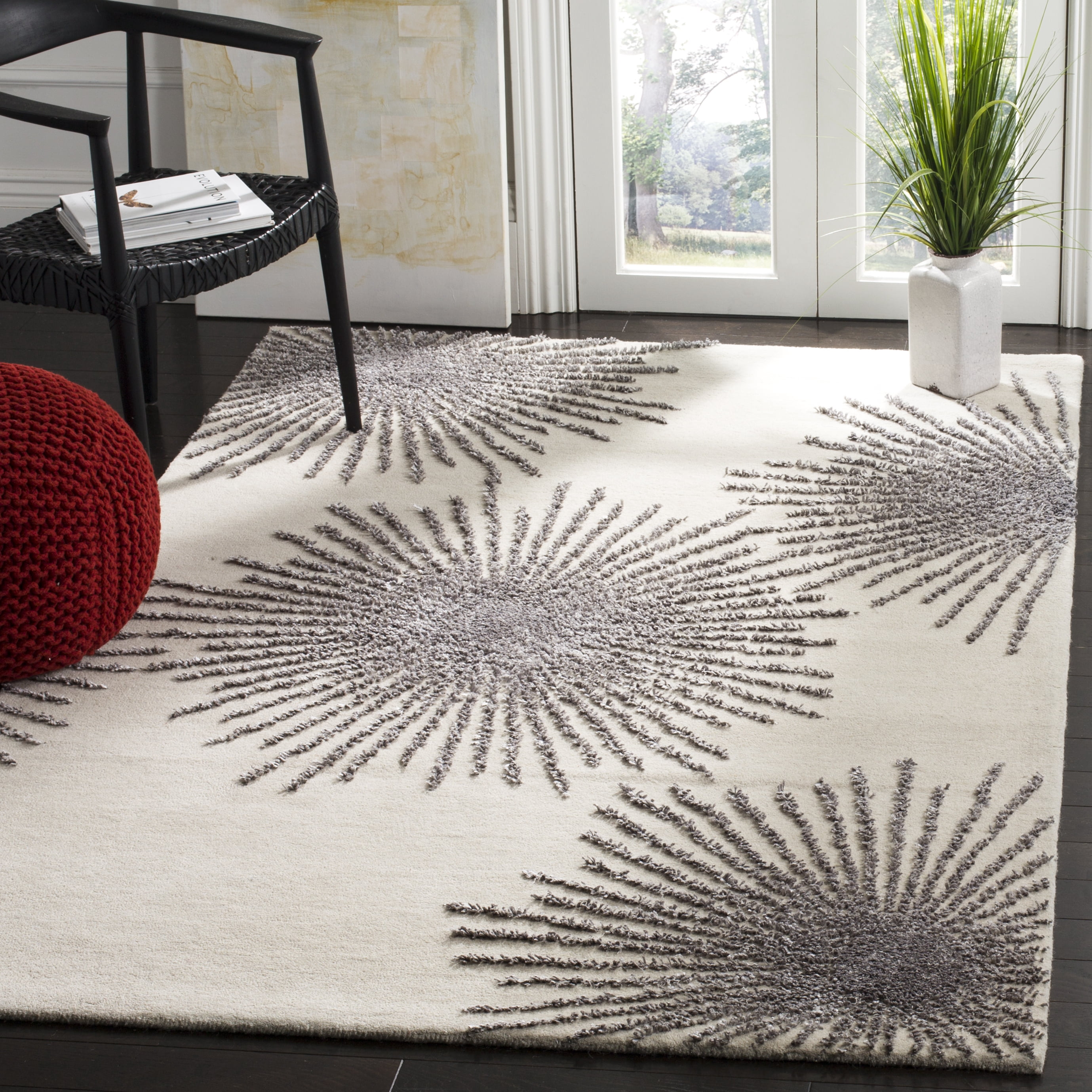 SAFAVIEH Soho Fiesta Geometric Area Rug, Ivory/Silver, 5' x 8'
