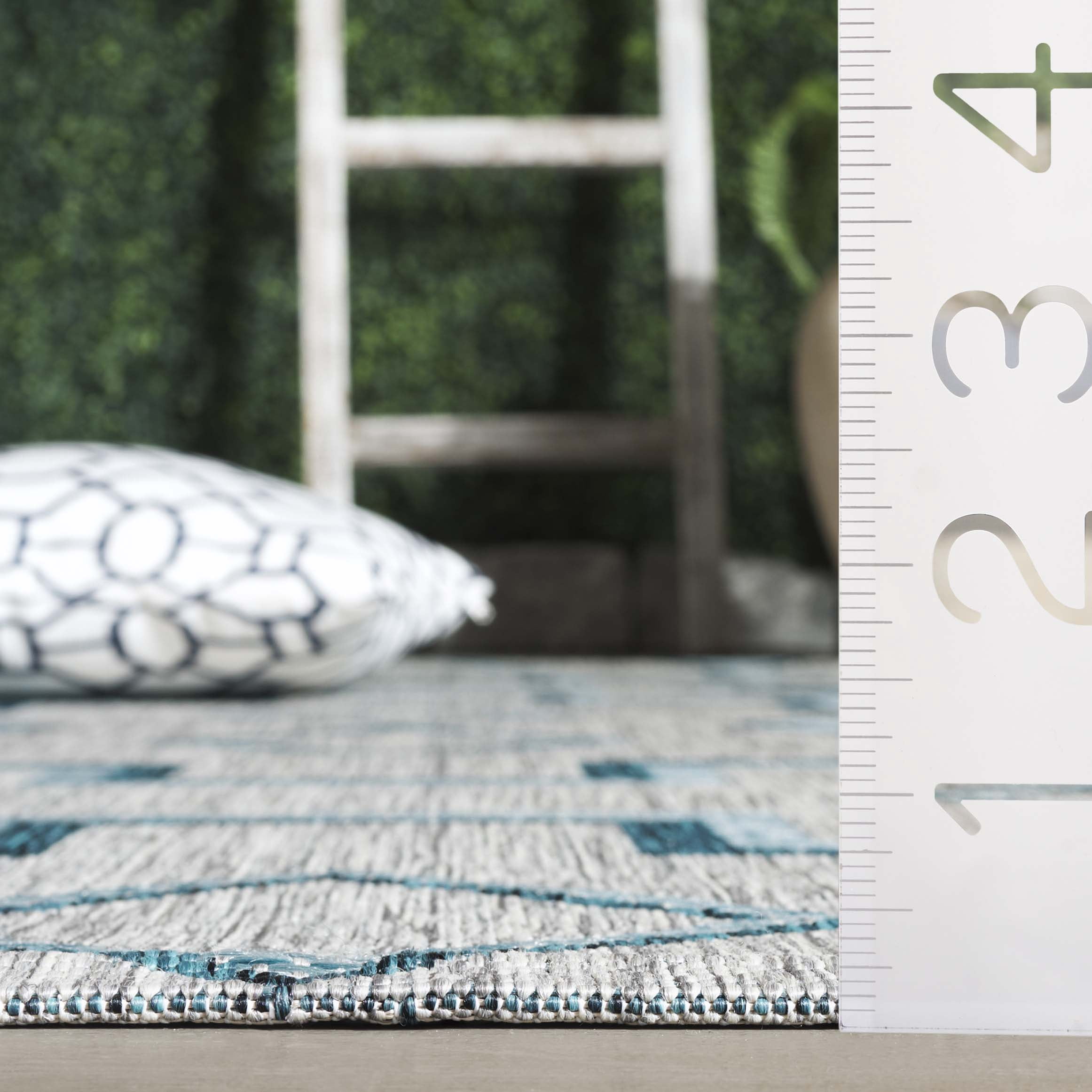SAFAVIEH Courtyard Floella Geometric Indoor/Outdoor Area Rug, 4' x 5'7", Grey/Teal