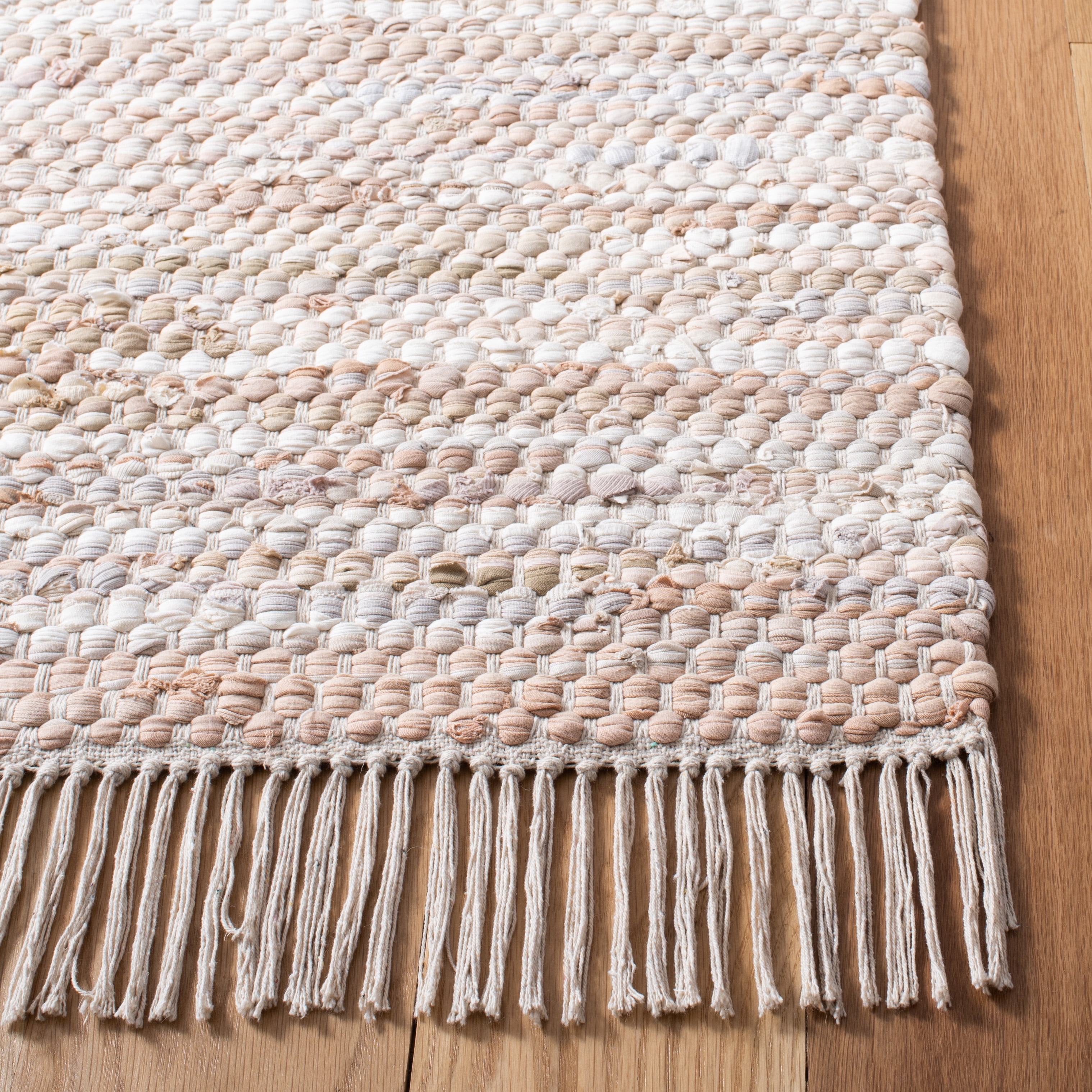 SAFAVIEH Montauk Renae Distressed Area Rug, Beige, 4' x 6'